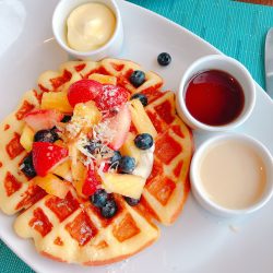 モアナサーフライダーで朝食を