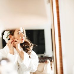 ヘッドアクセサリーでつくるウェディングヘア