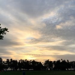 表情を変えるハワイの空