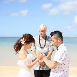 ハワイの海をバックにビーチセレモニー♡