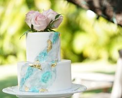 オーダーメイドでウェディングケーキ