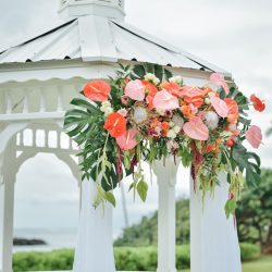 ＜カハラホテルウェディング＞ガーデンが映えるフラワー装飾